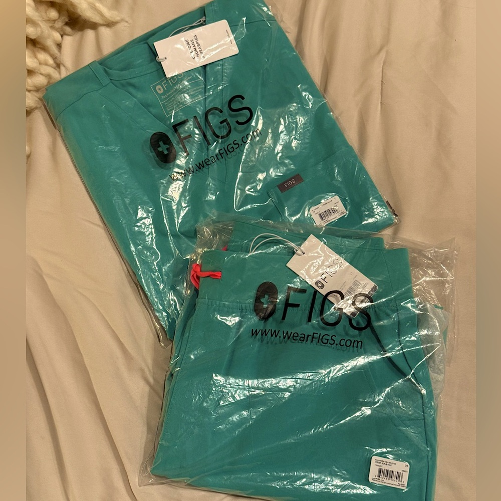 NWT Figs • Women’s • Surgical Green Set • Size Large